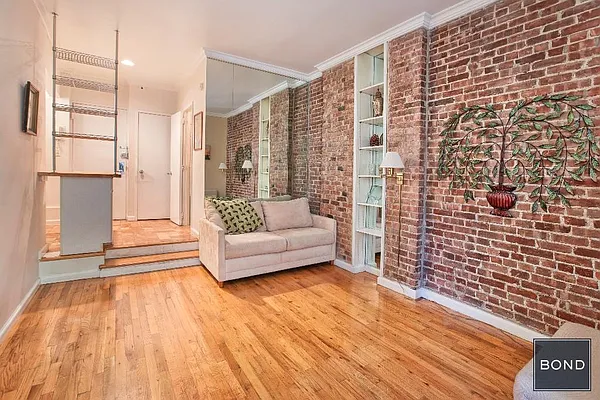 Sold by Bond New York | media 10