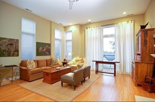 3rd image of 873 N Francisco Ave #3