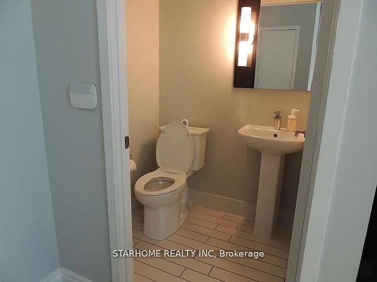 29 Singer Ct #Townhouse 02 — Photo 6