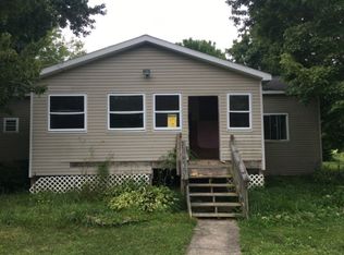 8398 Colonial Ln, Jamestown, PA 16134