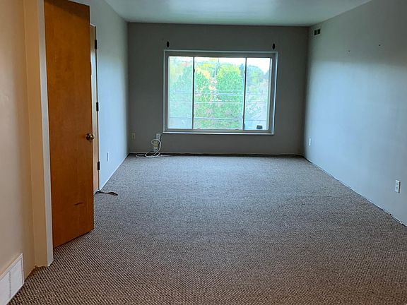 4th image of 19045 Hilliard Blvd APT 6