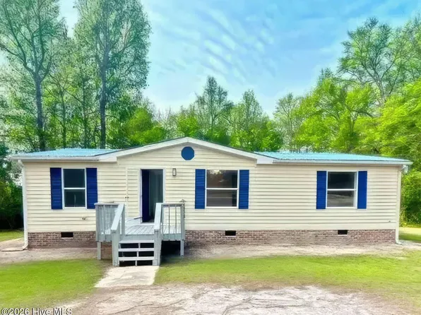 410 Pond View Cir, Hampstead, NC 28443