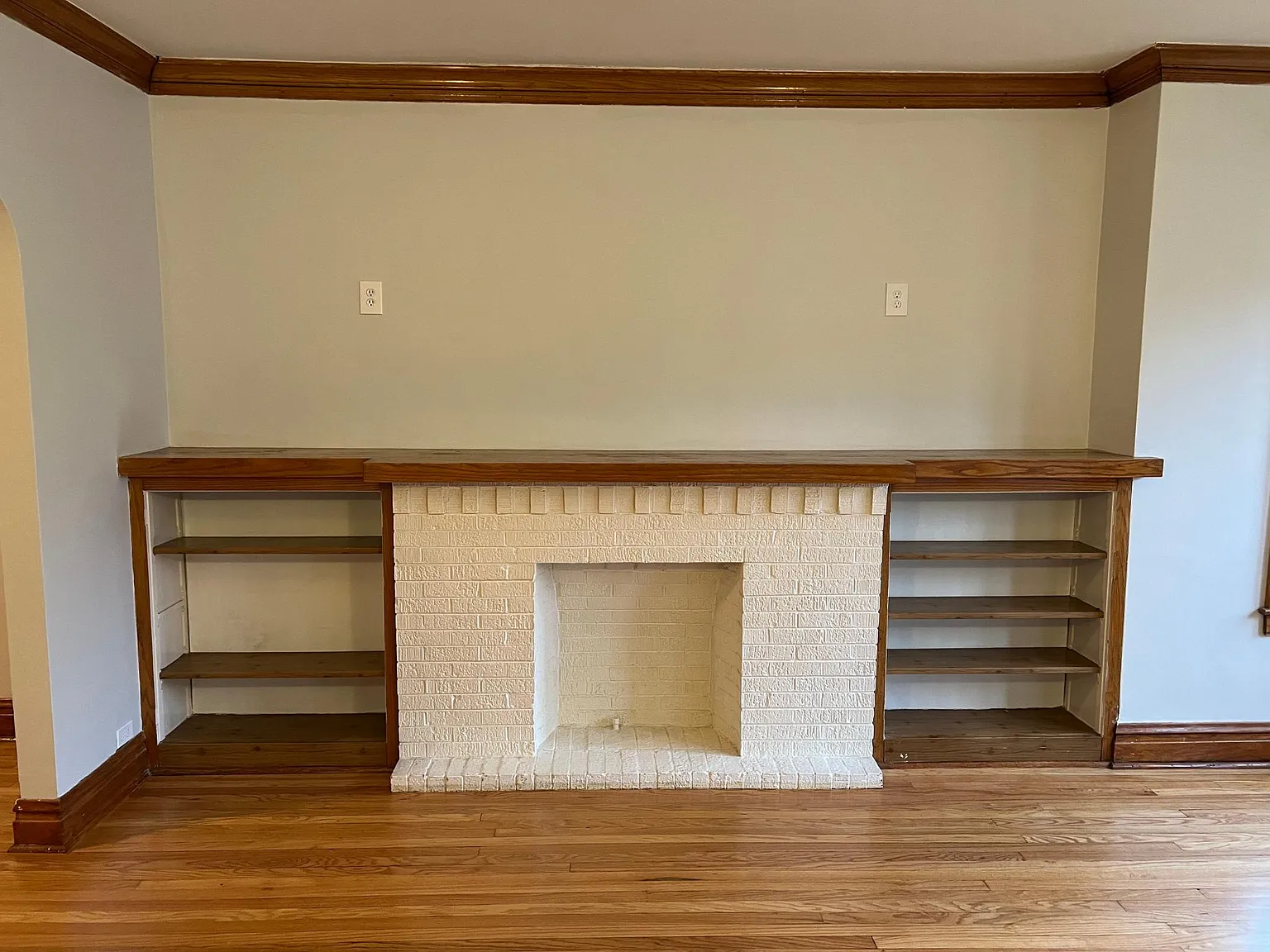 5353 W Newport Ave — Photo 3