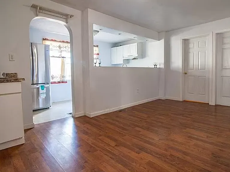 416 White Street - 1 — Photo 2