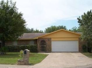305 Gumwood Ln, Laredo, TX 78041