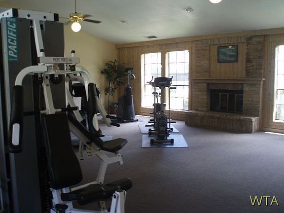 4th image of 2626 Thousand Oaks Dr APT 1118