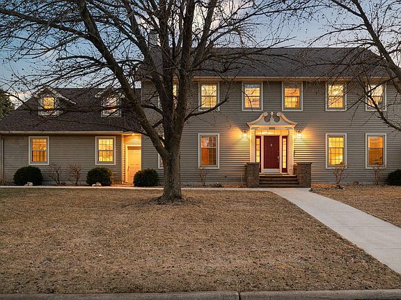 3rd image of 800 27th St SW