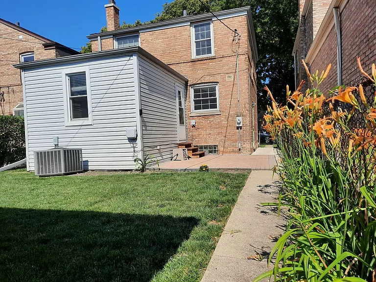 1720 Leland Ave — Photo 4