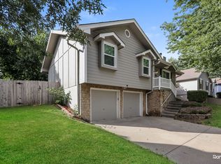 1200 NE Hendrix Dr, Lees Summit, MO 64086