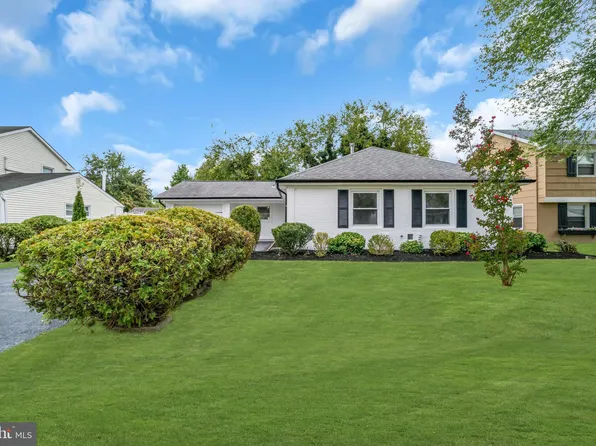 38 Pembrook Ln, Willingboro, NJ 08046