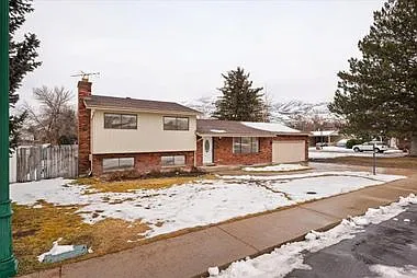 5 bed, 2436 sqft, $2,700 — Photo 2