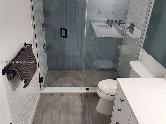 4th image of 100 Golden Isles Dr APT 409