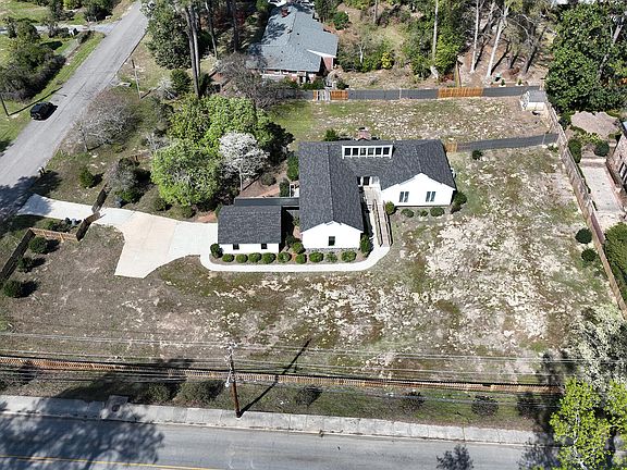 2nd image of 3075 Walton Way