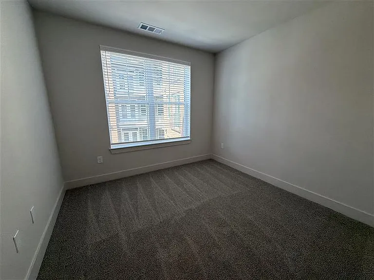 District on the Etowah Apartments — Photo 1372