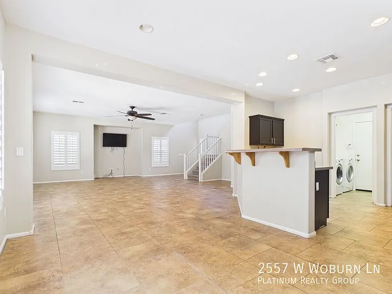 2557 W Woburn Ln — Photo 11