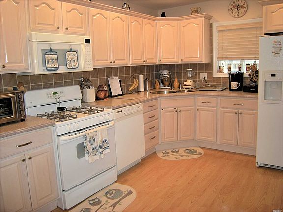 3rd image of 64 Seley Dr