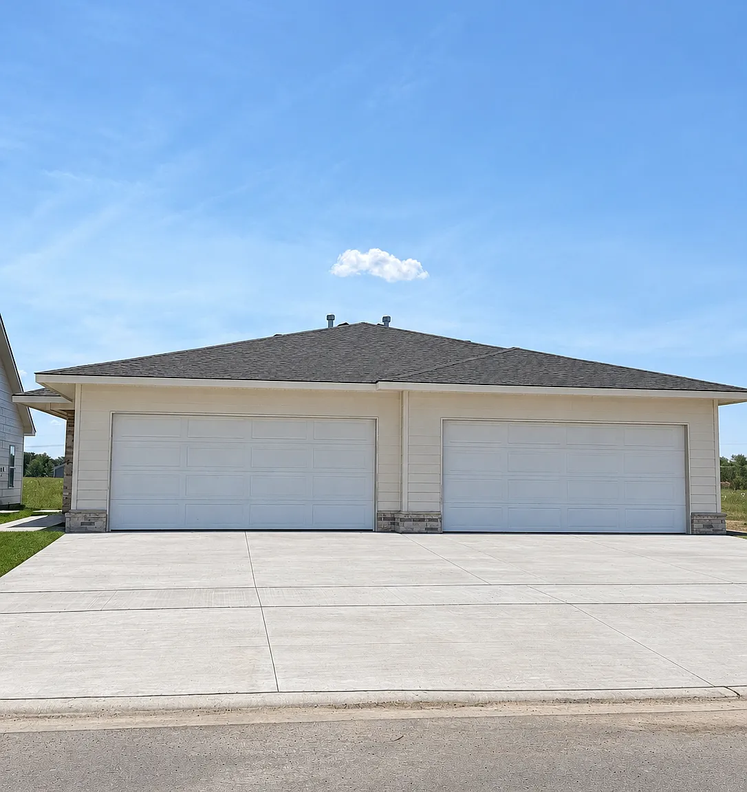 3 bed, 1110 sqft, $1,695 — Photo 1