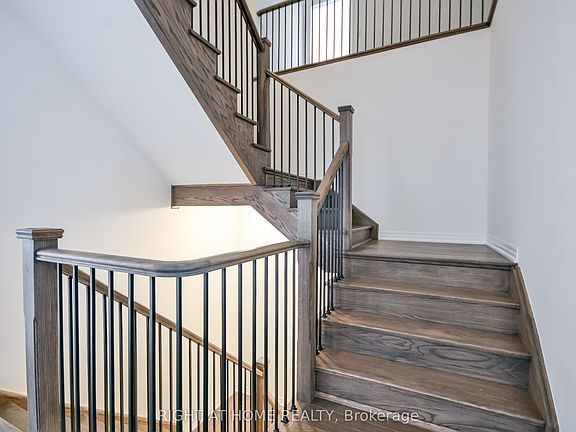 5th image of 215 Sutherland St S