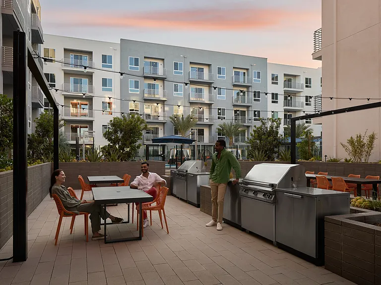 BBQ & Dining