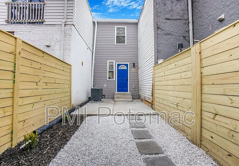 702 19th St NE — Photo 36