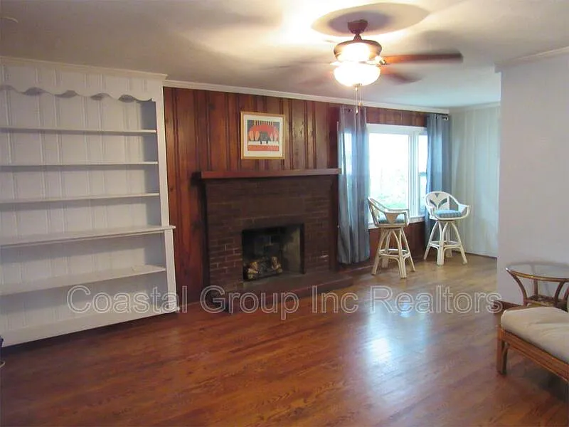 Building Photo - 1537 E Ocean View Ave #1