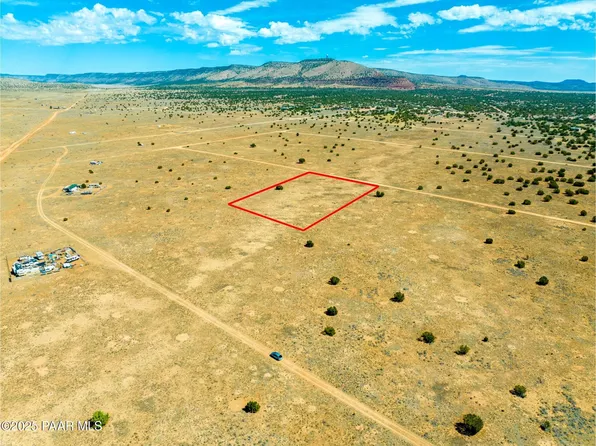 53316 N Saddle Rock Dr, Seligman, AZ 86337