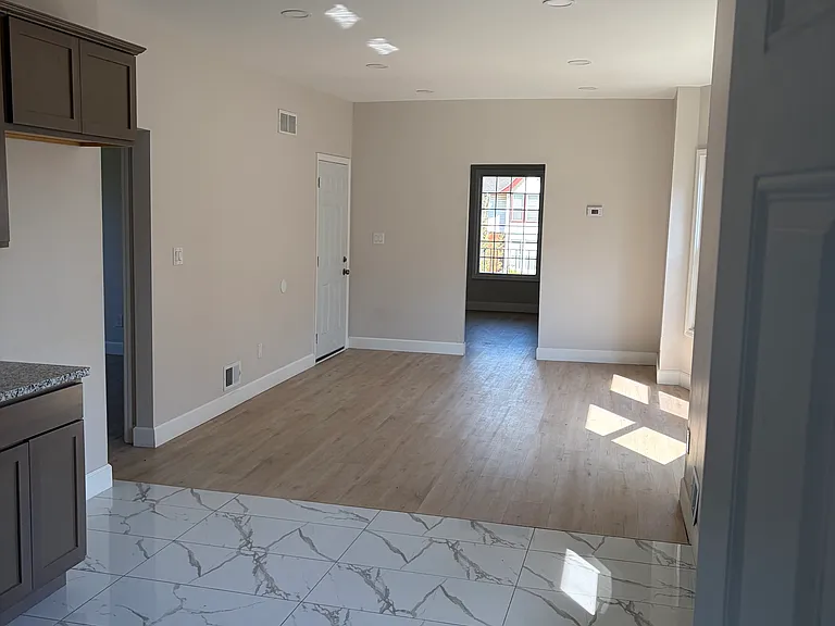 1343 Seward St — Photo 13