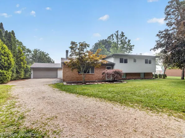 7176 Perry Lake Rd, Clarkston, MI 48346