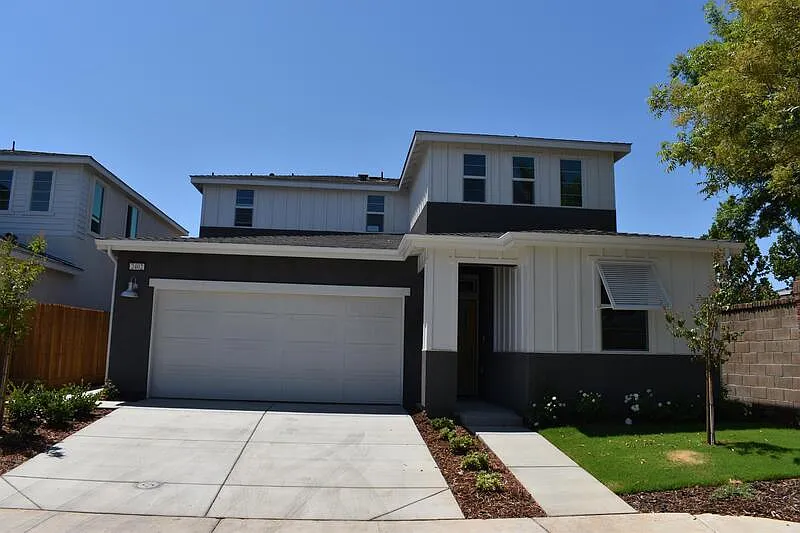 2402 Explorador Dr photo 1