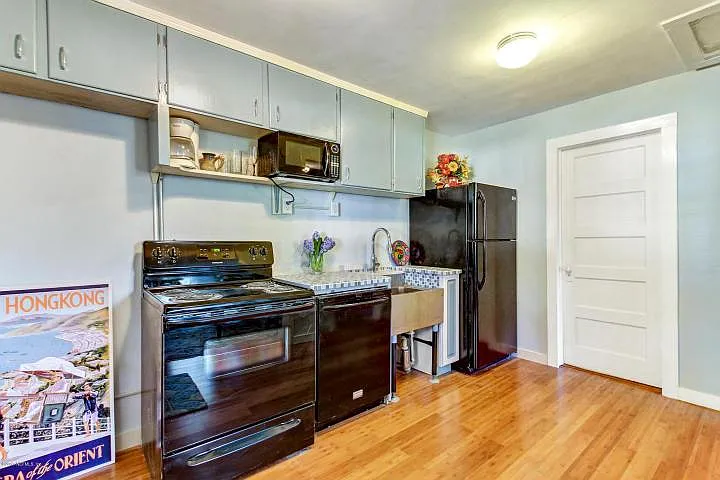 2924 Saint Johns Ave — Photo 3