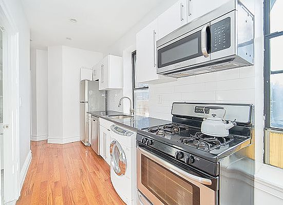 3rd image of 359 W 54th St APT 6FS