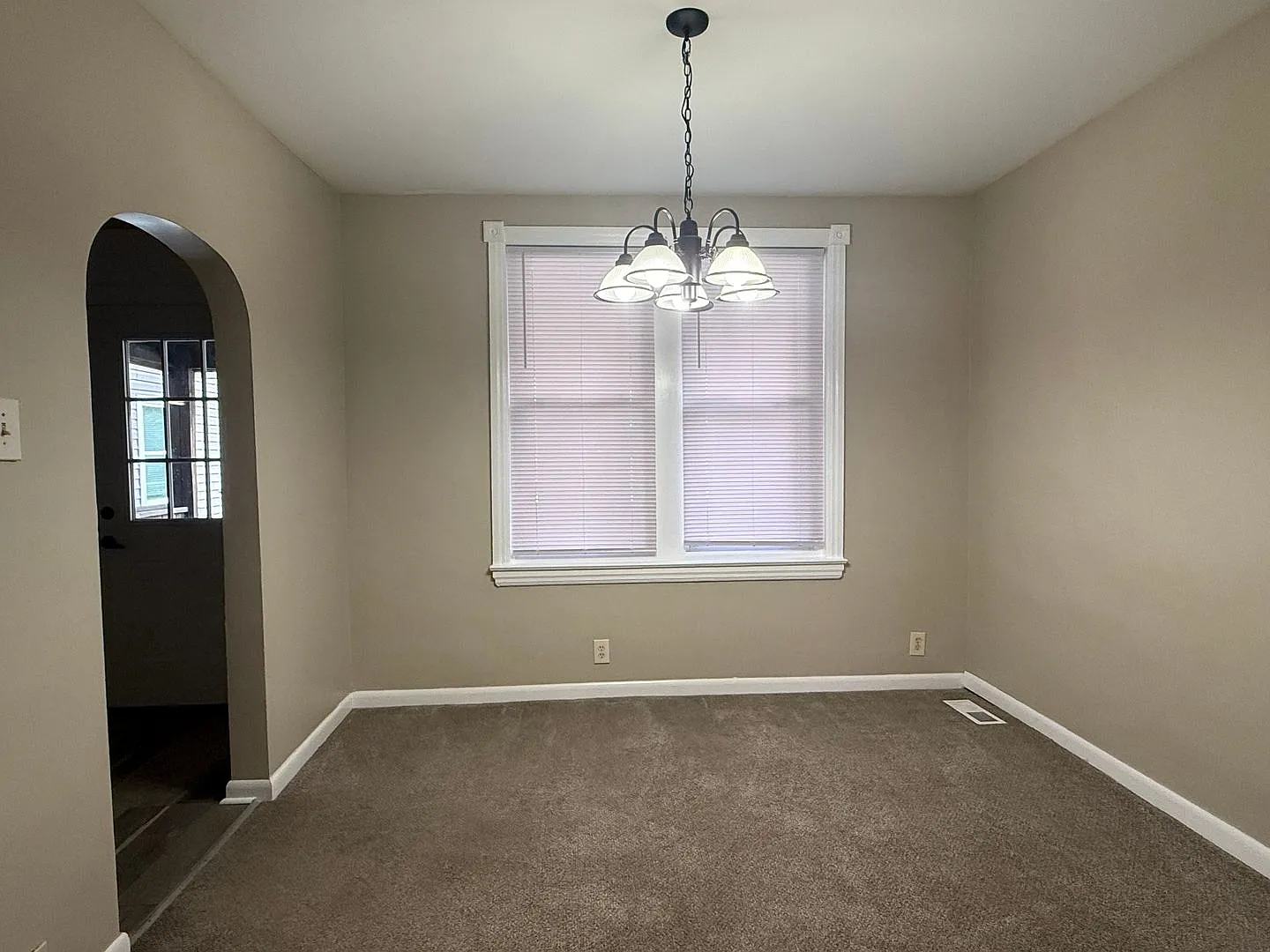 3 Bed - Marcus Hook — Photo 4
