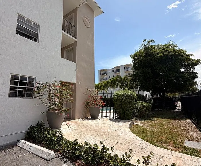 3270 W Trade Ave #14 — Photo 4