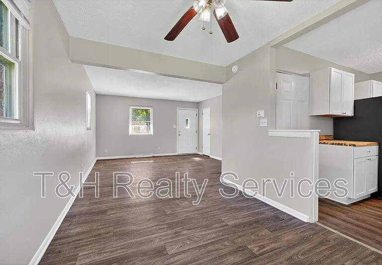 3836 Priscilla Ave — Photo 6
