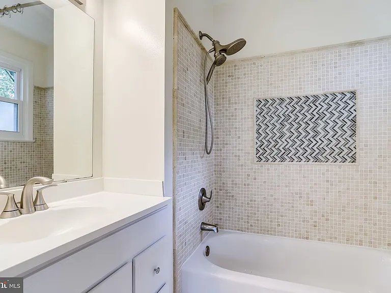 1824 21st St N — Photo 14