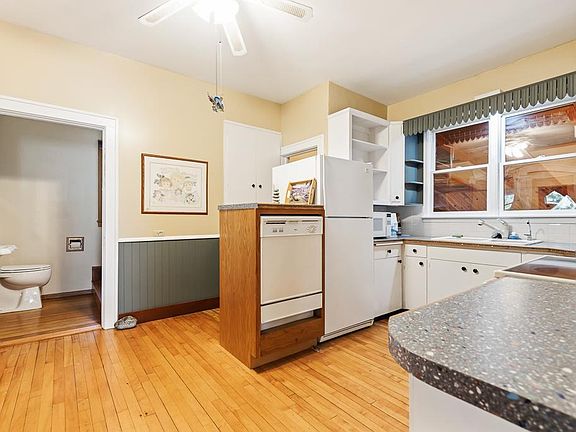 87th image of 200 N Park St