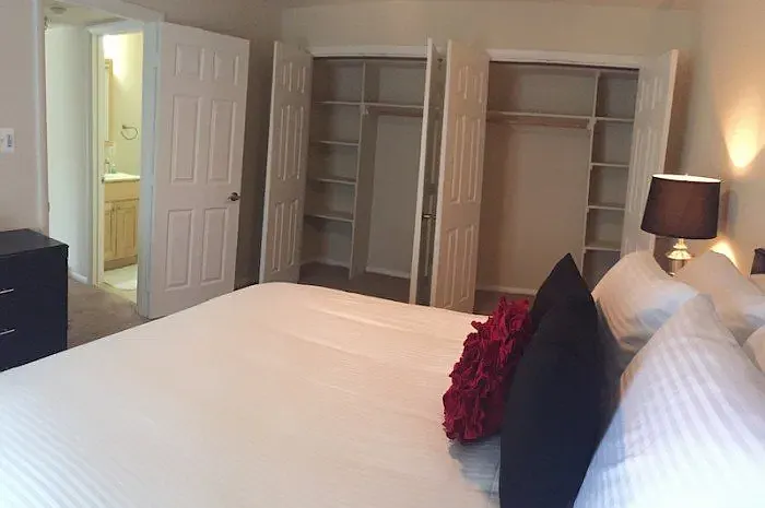 Round Hill Apartments of Chevy Chase — Photo 20