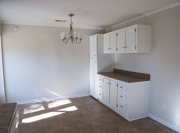 Bright Kitchen Lots of Space