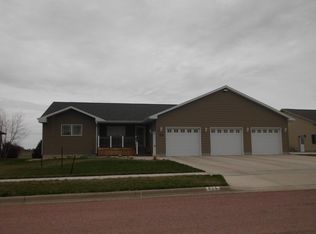 916 W 16th Ave, Mitchell, SD 57301