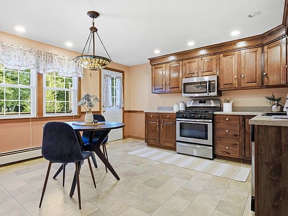4th image of 75 Cotuit St #1