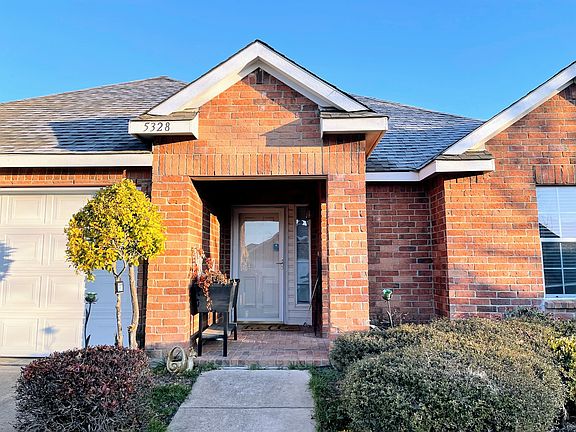 2nd image of 5328 Comanche Wells Dr