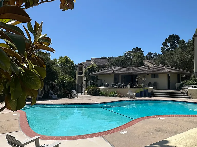 2208 Golden Oaks Ln — Photo 4