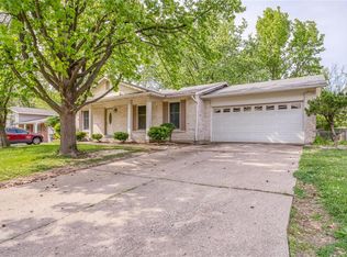 13 Creekside Dr, Saint Peters, MO 63376
