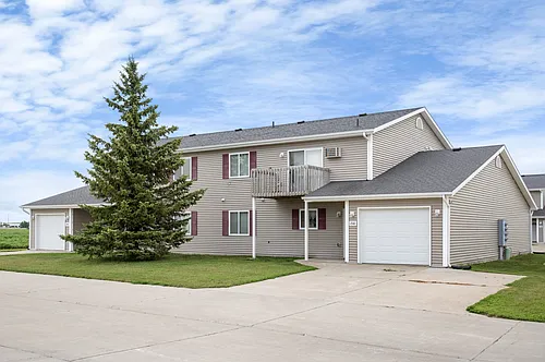 1508 Spruce Dr NE Photo 1