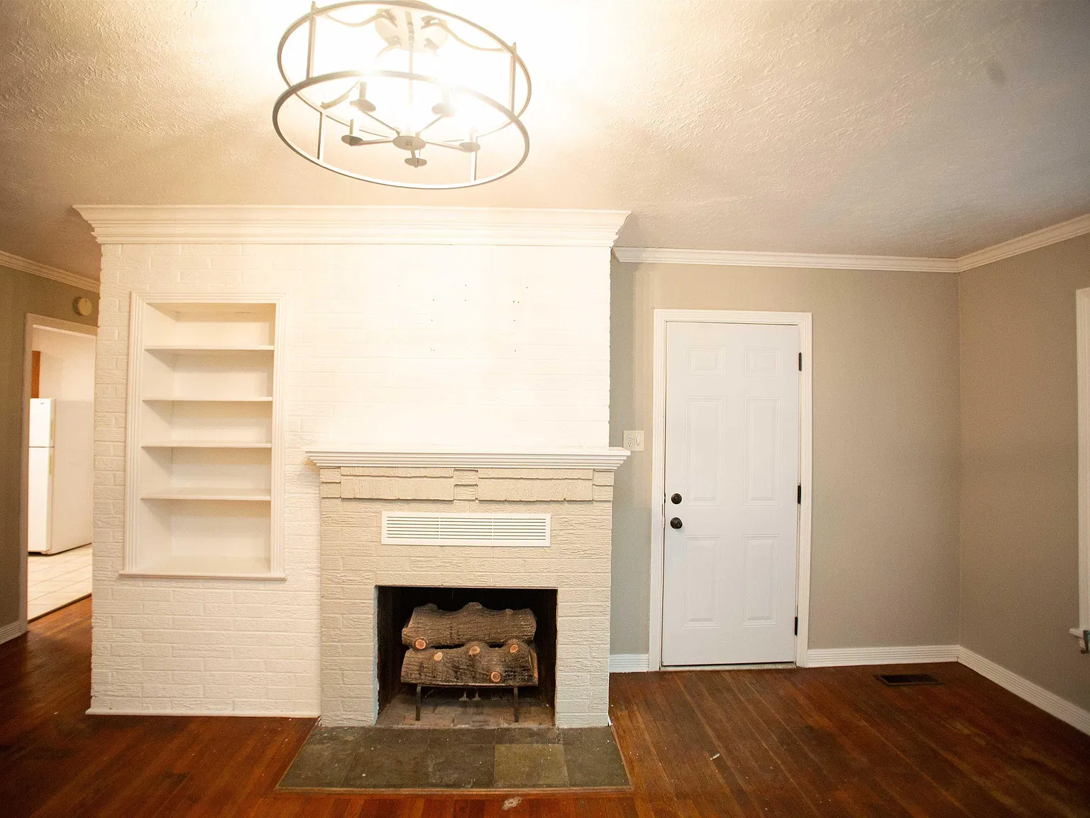 2 bed, 1.0 bath, 1133 sqft, $1,050 — Photo 3