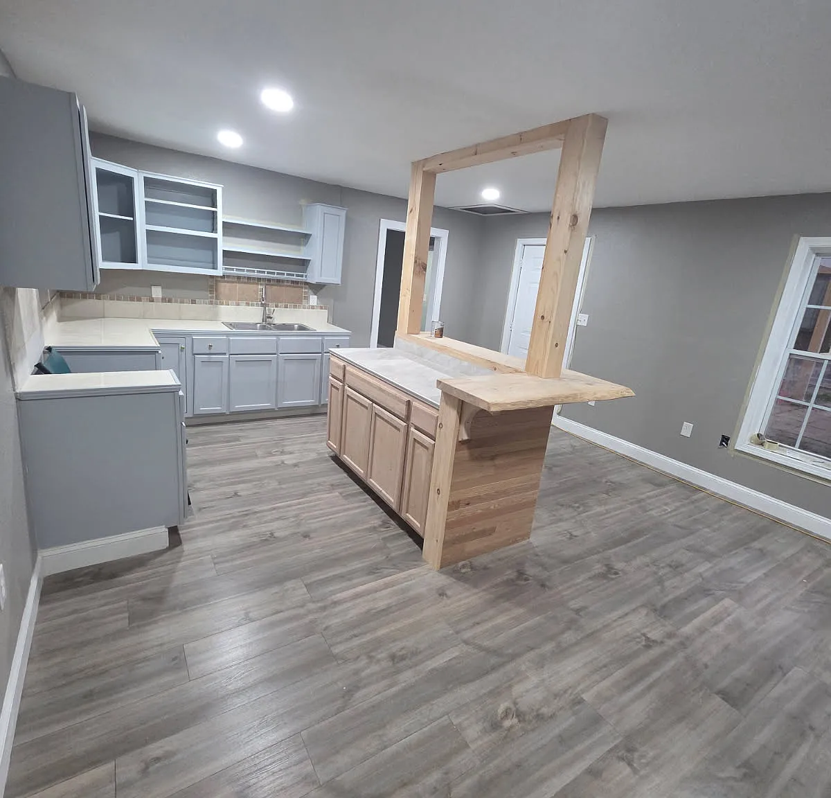 3 bed, 1966 sqft, $1,755 — Photo 2