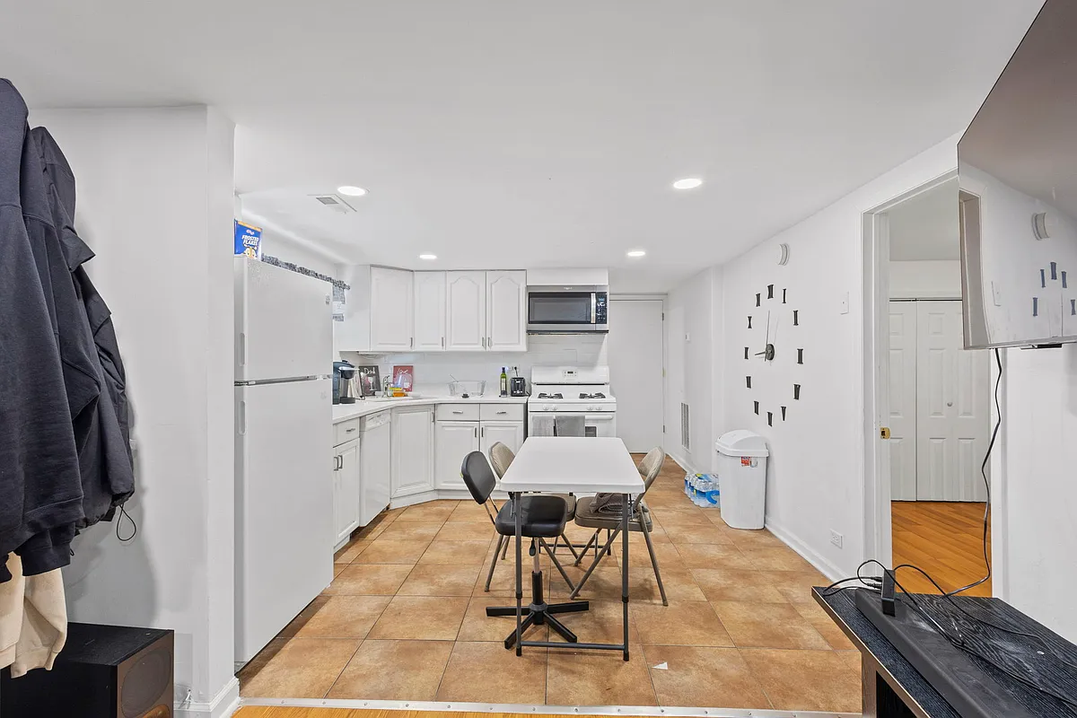 Building Photo - 5230 S Lockwood Ave #1