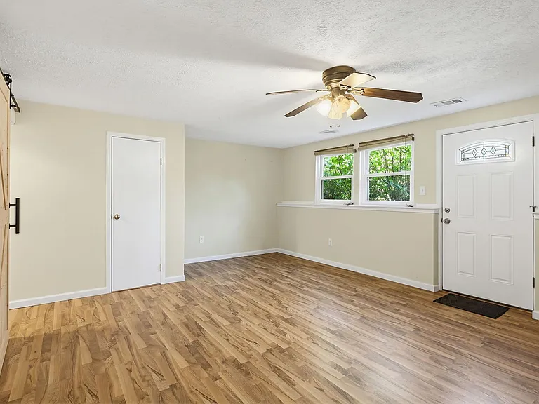 9402 Granite Hl — Photo 18