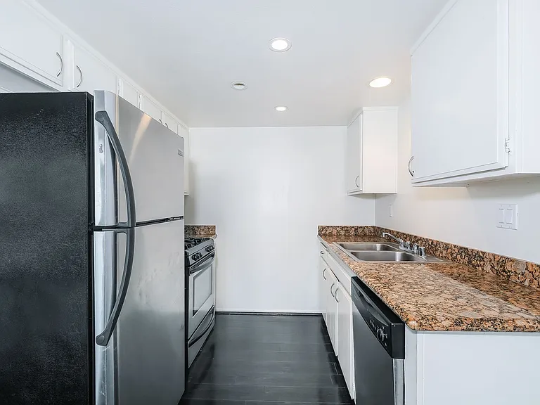 665 W 24th St #315 — Photo 6