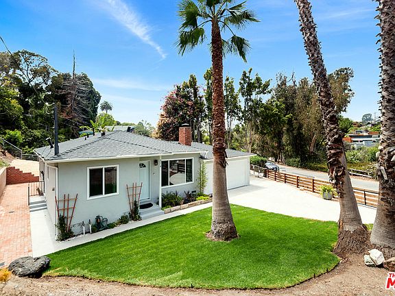 3rd image of 374 Entrada Dr